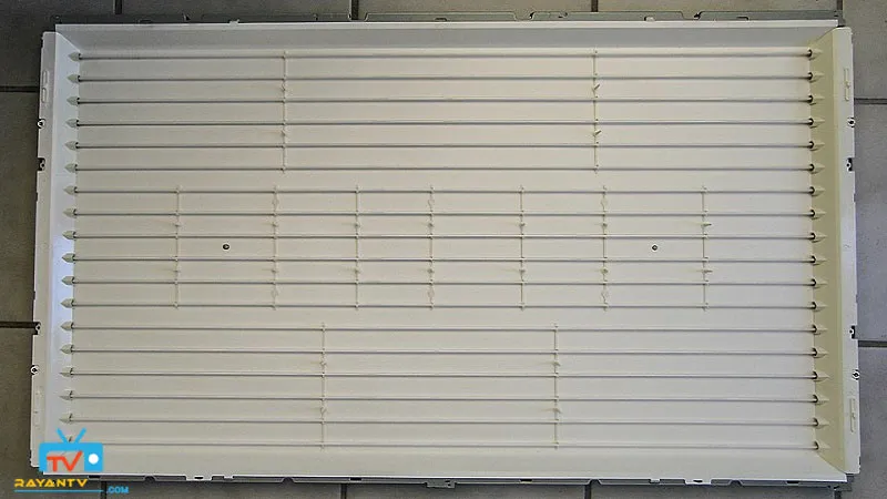 بک لایت تلویزیون ال سی دی که از لامپ‌های فلورسنت تشکیل شده است