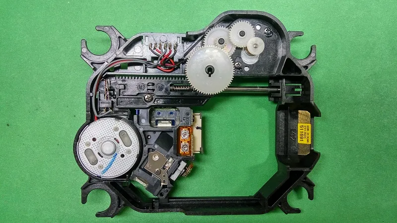 نمای پشت مکانیزم کامل اپتیکال بلاک 313 سونی به همراه موتور و اتصالات